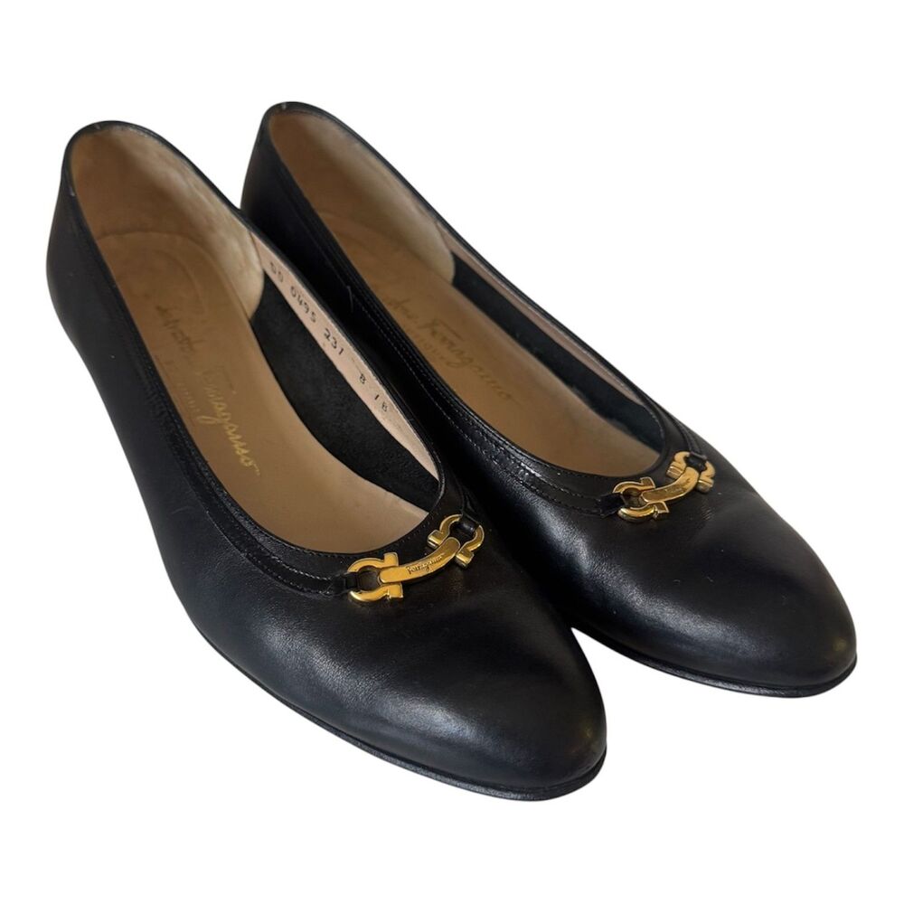 Salvatore Ferragamo Vintage Black Leather Pump Gold Gancini Hardware Womens 8B